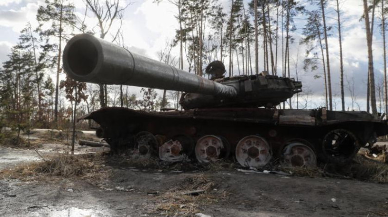 مركز أبحاث: روسيا خسرت نحو نصف دباباتها وتكافح لتعويضها